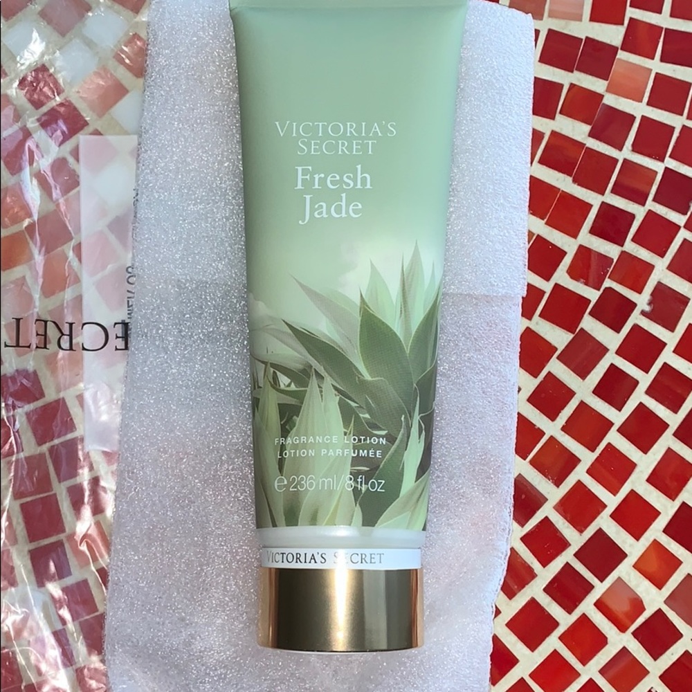 VICTORIA SECRET LOTION NEW 8oz